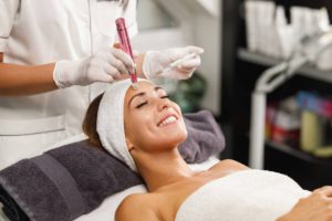 featured image for how microneedling improves appearance of surgical scars